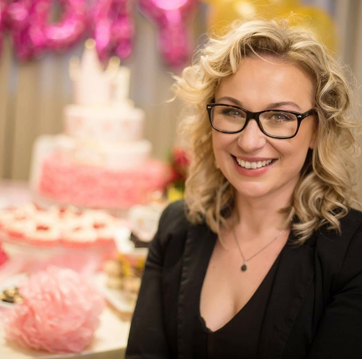 Inga, cake and fondant artist