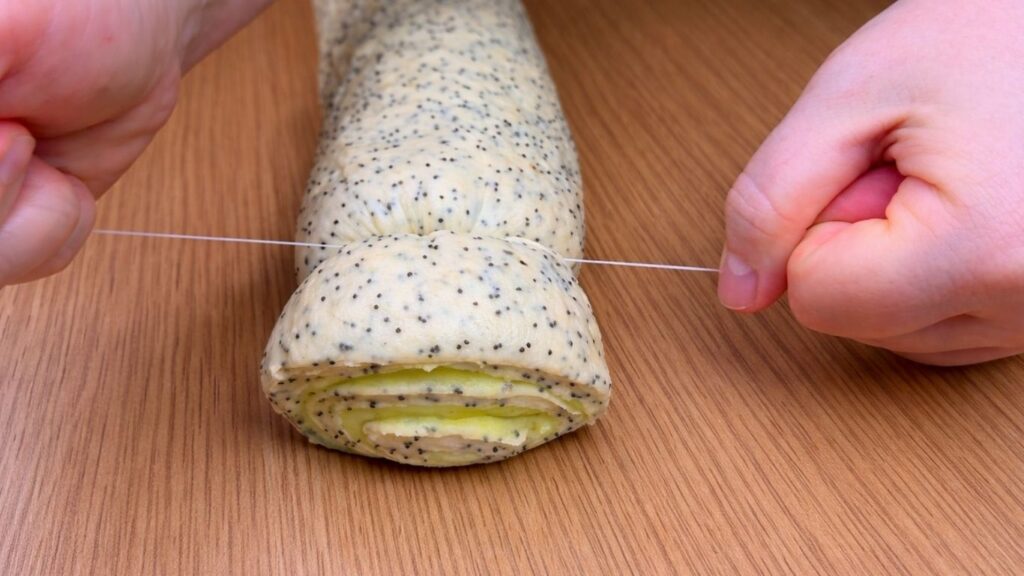 cutting cinnamon rolls with thread