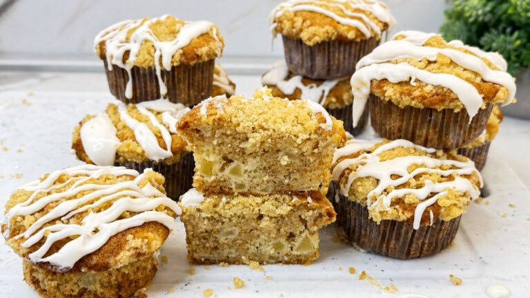 Apple Crumb Muffins with Cinnamon