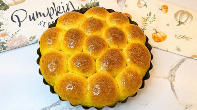 Pumpkin Dinner Rolls